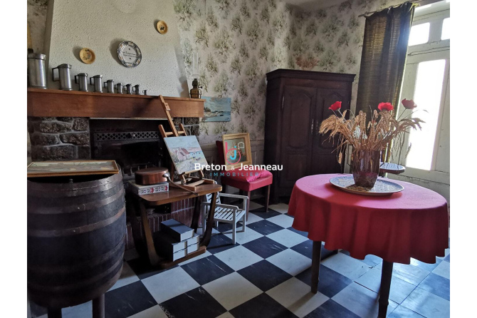 Maison de bourg à la Chapelle au Riboul