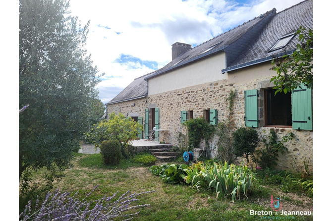 Maison en pierre AXE EVRON / MONTSURS