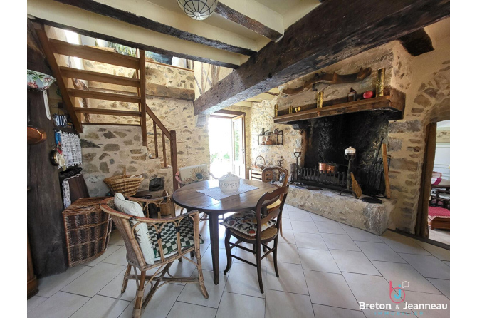 Maison en pierre AXE EVRON / MONTSURS