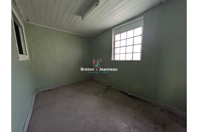 À vendre  Maison à rénover avec fort potentiel  143 m² habitables, proche d'Évron