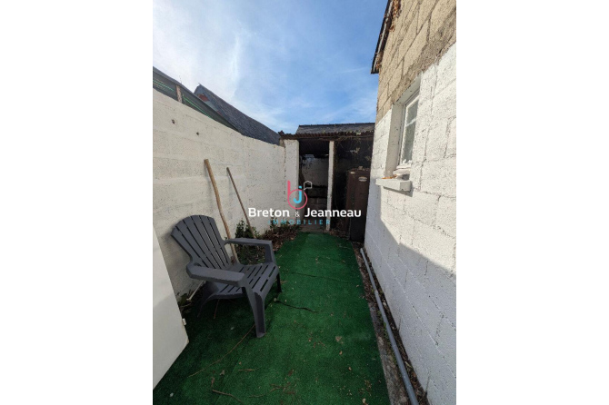 À vendre  Maison à rénover avec fort potentiel  143 m² habitables, proche d'Évron