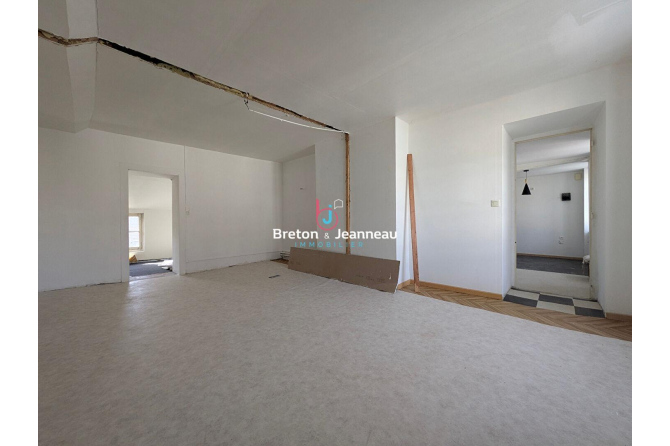 À vendre  Maison à rénover avec fort potentiel  143 m² habitables, proche d'Évron