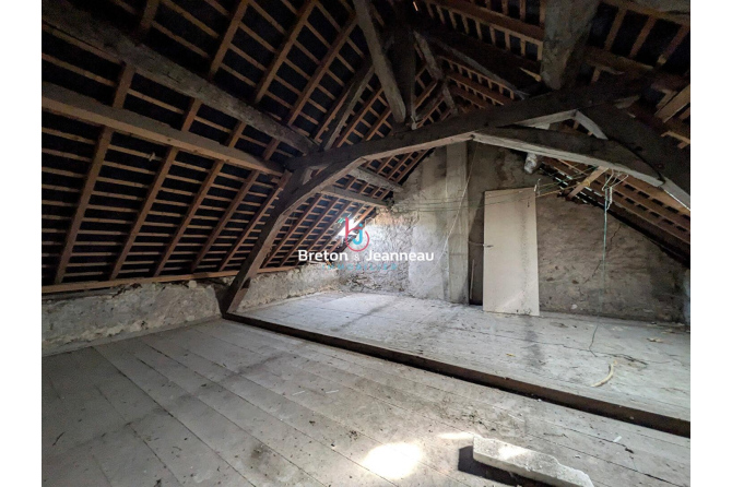 À vendre  Maison à rénover avec fort potentiel  143 m² habitables, proche d'Évron