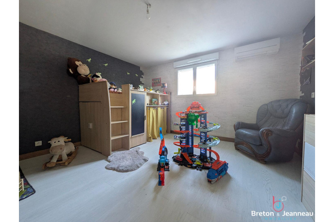 Grande maison familiale de 240 m² avec dépendance aménagée, Terrain clos de 1 100 m²