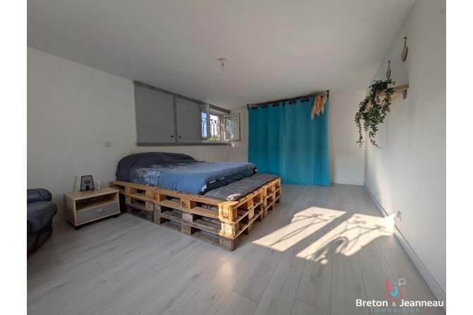 Grande maison familiale de 240 m² avec dépendance aménagée, Terrain clos de 1 100 m²