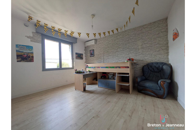 Grande maison familiale de 240 m² avec dépendance aménagée, Terrain clos de 1 100 m²