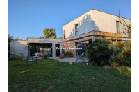 Maison d'environ 185m² à Nuillé sur Vicoin