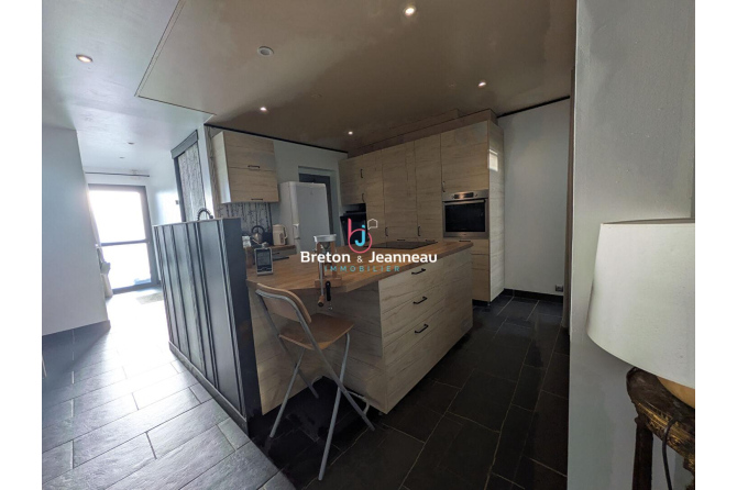 Maison d'environ 185m² à Nuillé sur Vicoin