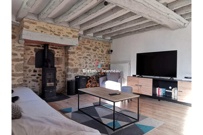 Maison avec annexe sur 2.5ha à Jublains