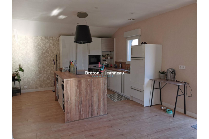 Maison avec annexe sur 2.5ha à Jublains