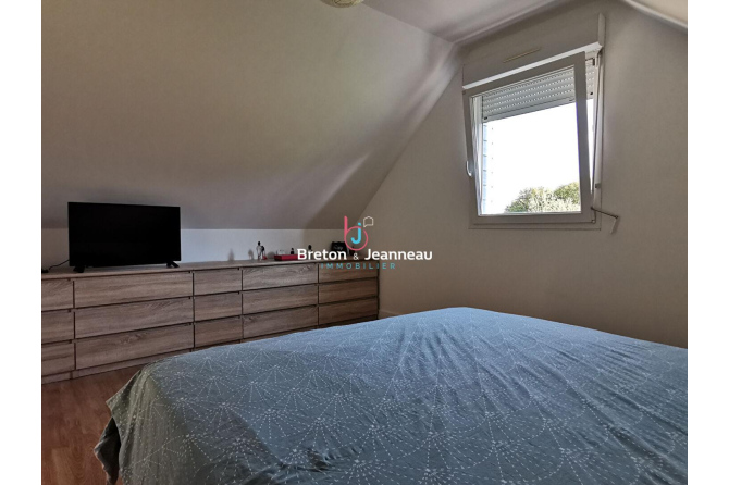 Maison avec annexe sur 2.5ha à Jublains