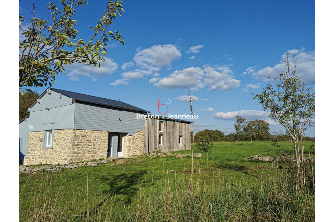 Maison avec annexe sur 2.5ha à Jublains