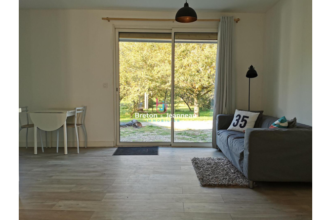 Maison avec annexe sur 2.5ha à Jublains