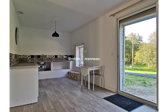 Maison avec annexe sur 2.5ha à Jublains