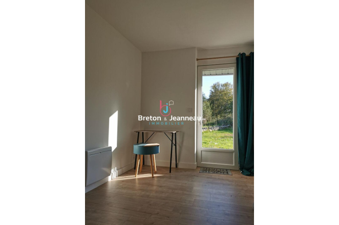 Maison avec annexe sur 2.5ha à Jublains