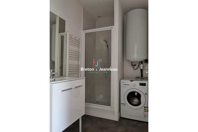 Maison avec annexe sur 2.5ha à Jublains