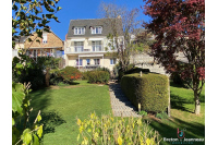 MAISON FOUGERES 5 CHAMBRES JARDIN  930 M²  env.