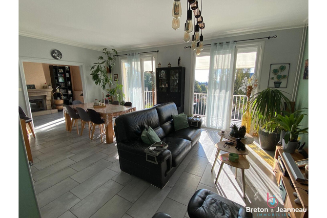 MAISON FOUGERES 5 CHAMBRES JARDIN  930 M²  env.