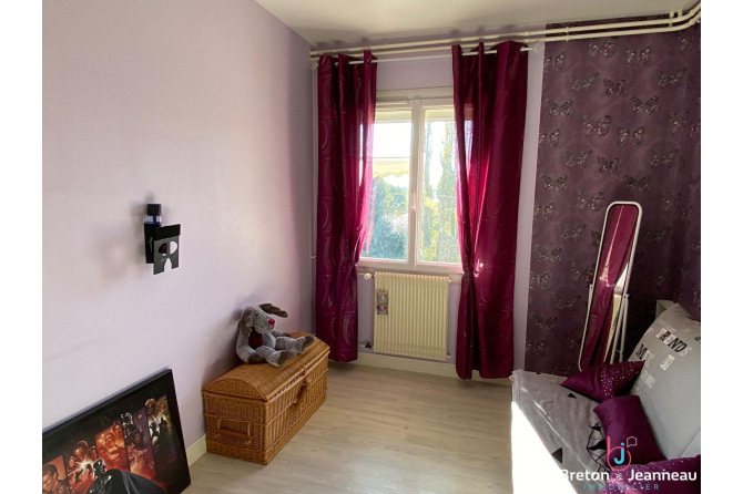 MAISON FOUGERES 5 CHAMBRES JARDIN  930 M²  env.