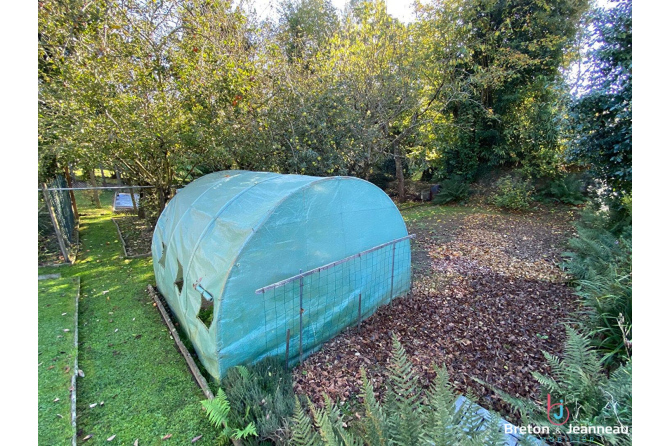 MAISON FOUGERES 5 CHAMBRES JARDIN  930 M²  env.