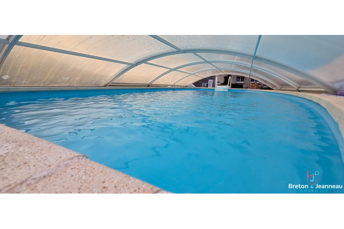 Maison Individuelle de Charme avec Piscine et Jardin