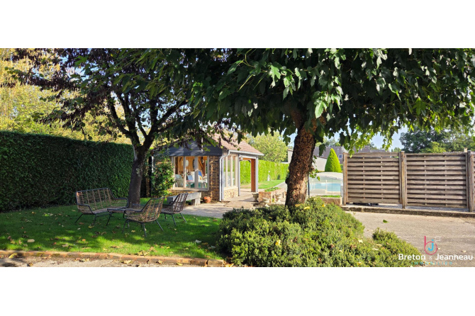 Maison Individuelle de Charme avec Piscine et Jardin