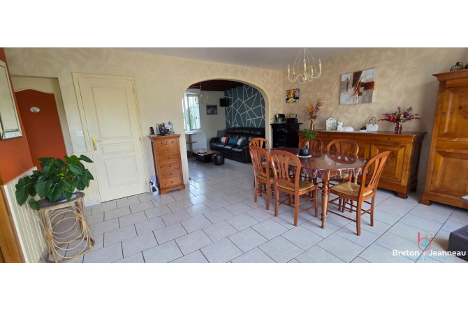 Maison Individuelle de Charme avec Piscine et Jardin