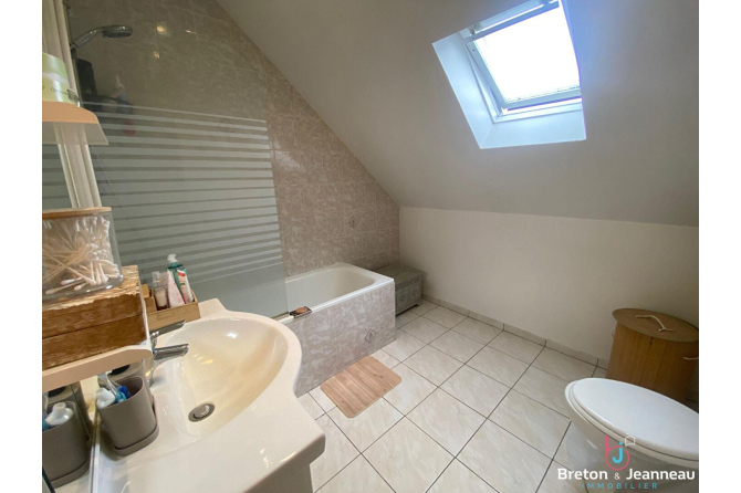 Maison 94 m² à Fougères avec jardin et garage