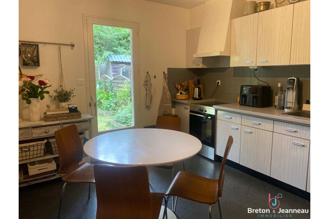 Maison 94 m² à Fougères avec jardin et garage