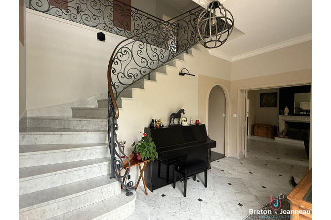 Maison L Huisserie 11 pièce(s) 393 m2