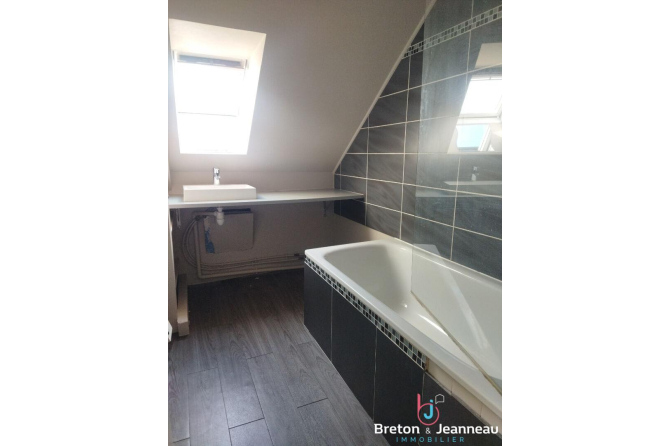 MAYENNE centre ville - T2 avec balcon à vendre