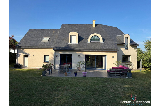 Maison Chateau Gontier Sur Mayenne 6 pièce(s) 200 m2