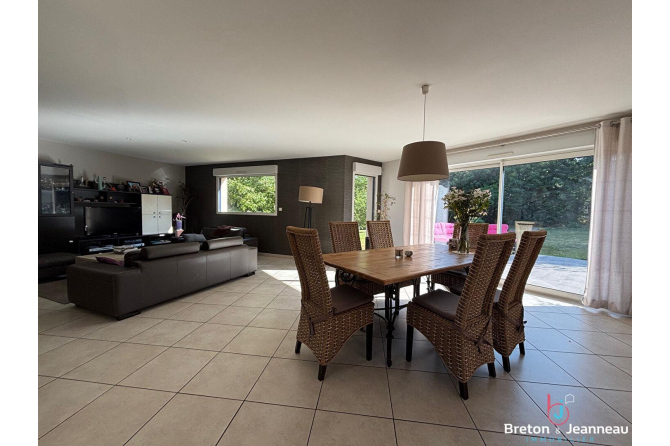 Maison Chateau Gontier Sur Mayenne 6 pièce(s) 200 m2