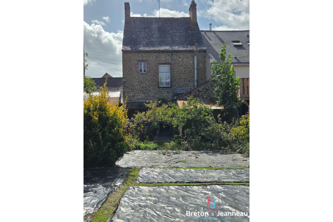 Maison à Montsûrs