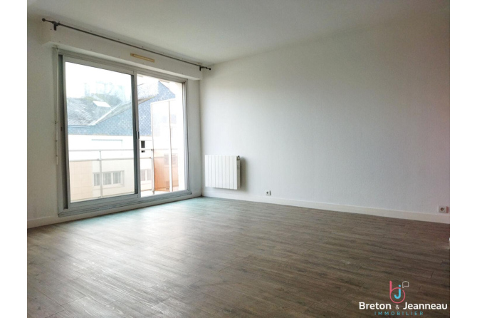 APPARTEMENT F2 à MAYENNE