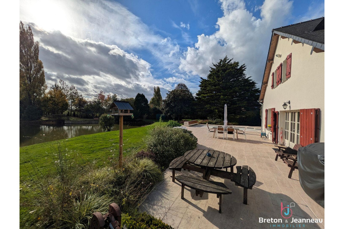 Maison d'exception avec gîte et piscine  secteur Evron