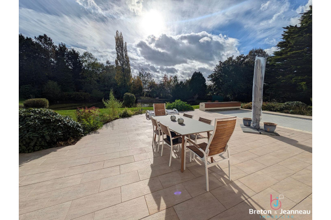 Maison d'exception avec gîte et piscine  secteur Evron