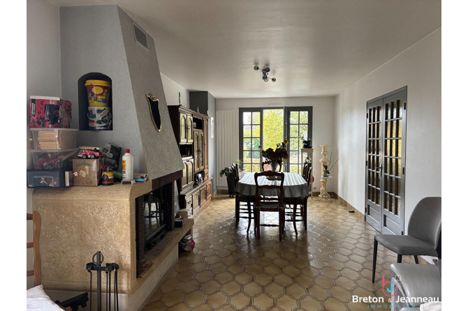 Maison à Quelaines Saint Gault