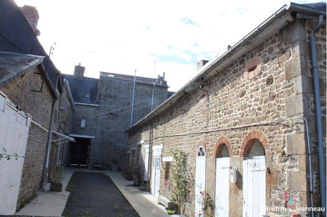 Ensemble immobilier à Ernée centre ville