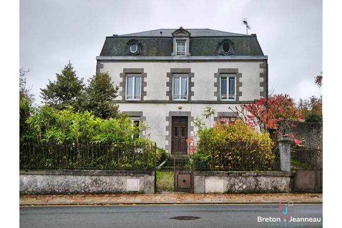 Maison de Maître au coeur de Villaines-la-Juhel