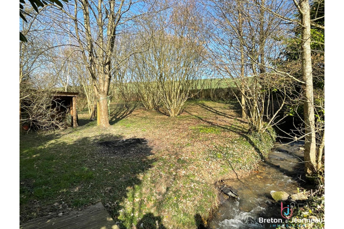 Terrain de loisir avec un étang à St Germain de Coulamer 53