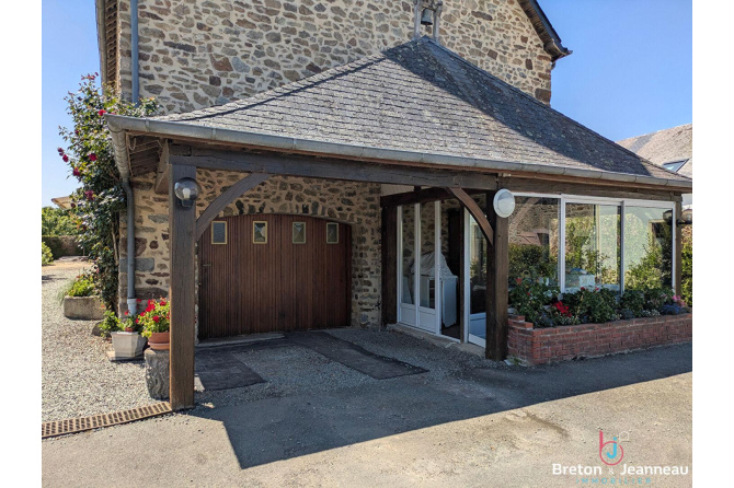 Maison en pierre avec étang sur 9 hectares à 5 min d'Évron