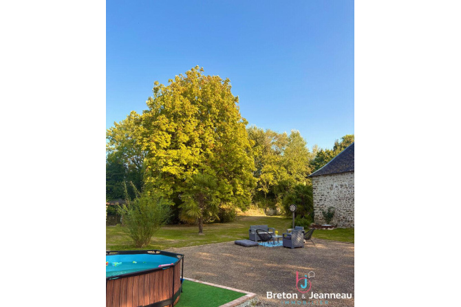 Longère en pierres rénovée à Argentré