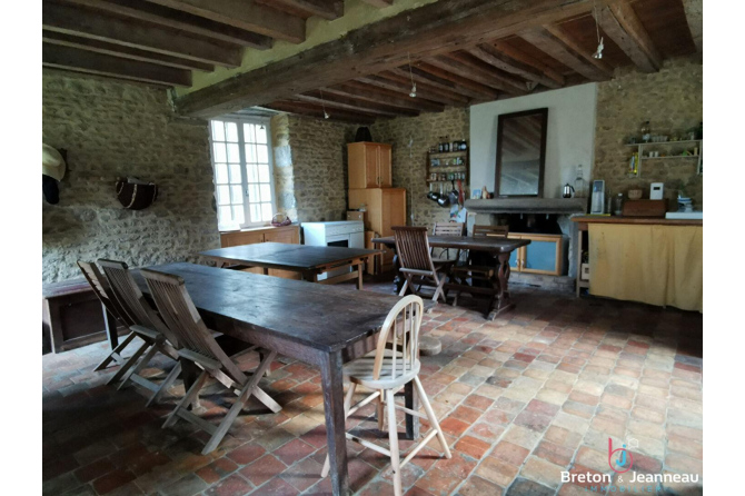 Ancien prieuré avec maison annexe secteur Bais