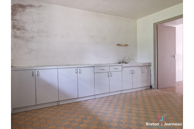 Ancien Corps de ferme sur 2 ha 42 à Villaines La Juhel