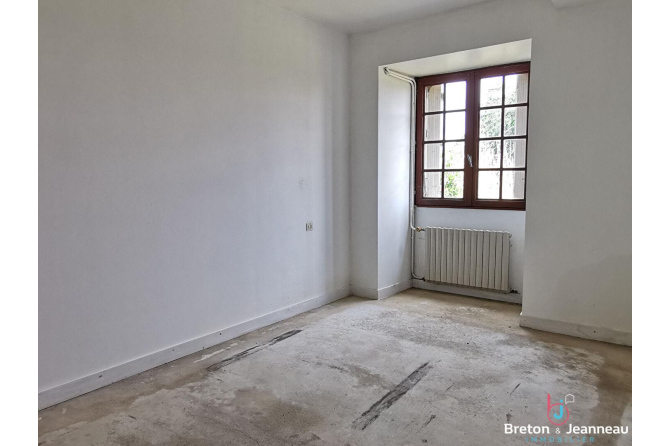 Ancien Corps de ferme sur 2 ha 42 à Villaines La Juhel