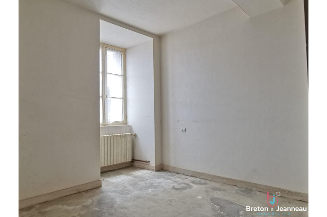 Ancien Corps de ferme sur 2 ha 42 à Villaines La Juhel