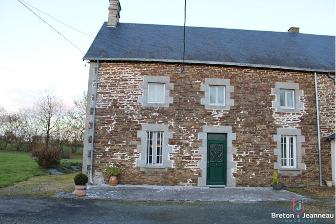Maison rénovée en campagne à Montenay