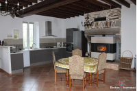 Maison rénovée en campagne à Montenay