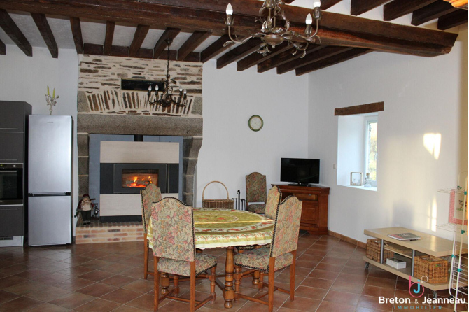 Maison rénovée en campagne à Montenay